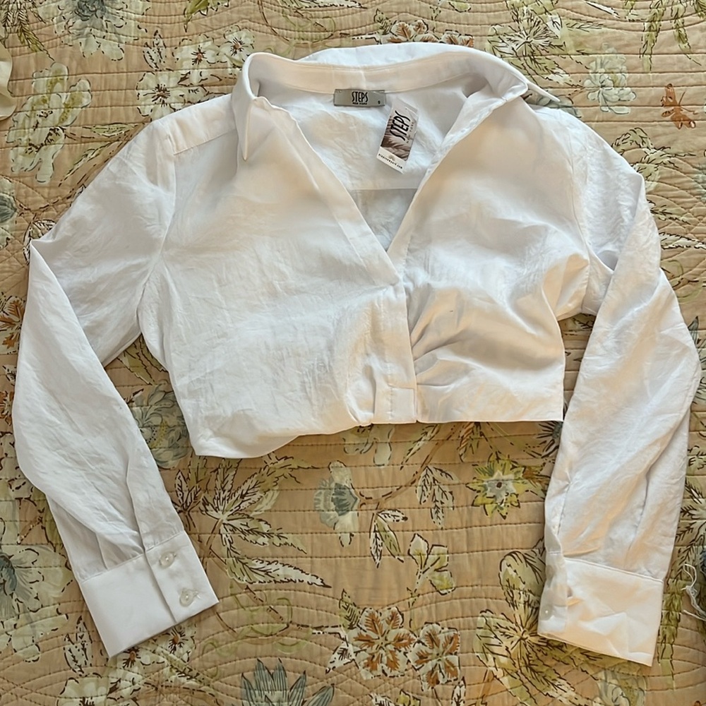 White long sleeve cropped top